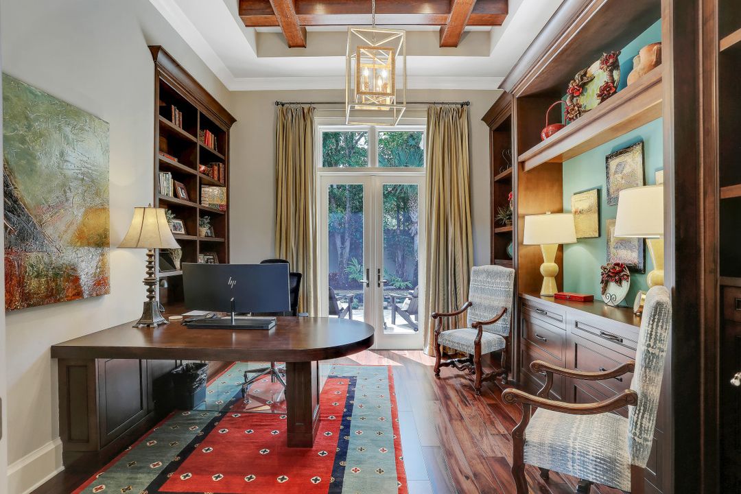 2086 Torino Way, Naples, FL 34105