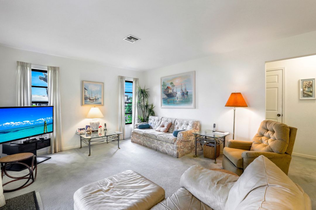 466 Tradewinds Ave, Naples, FL 34108