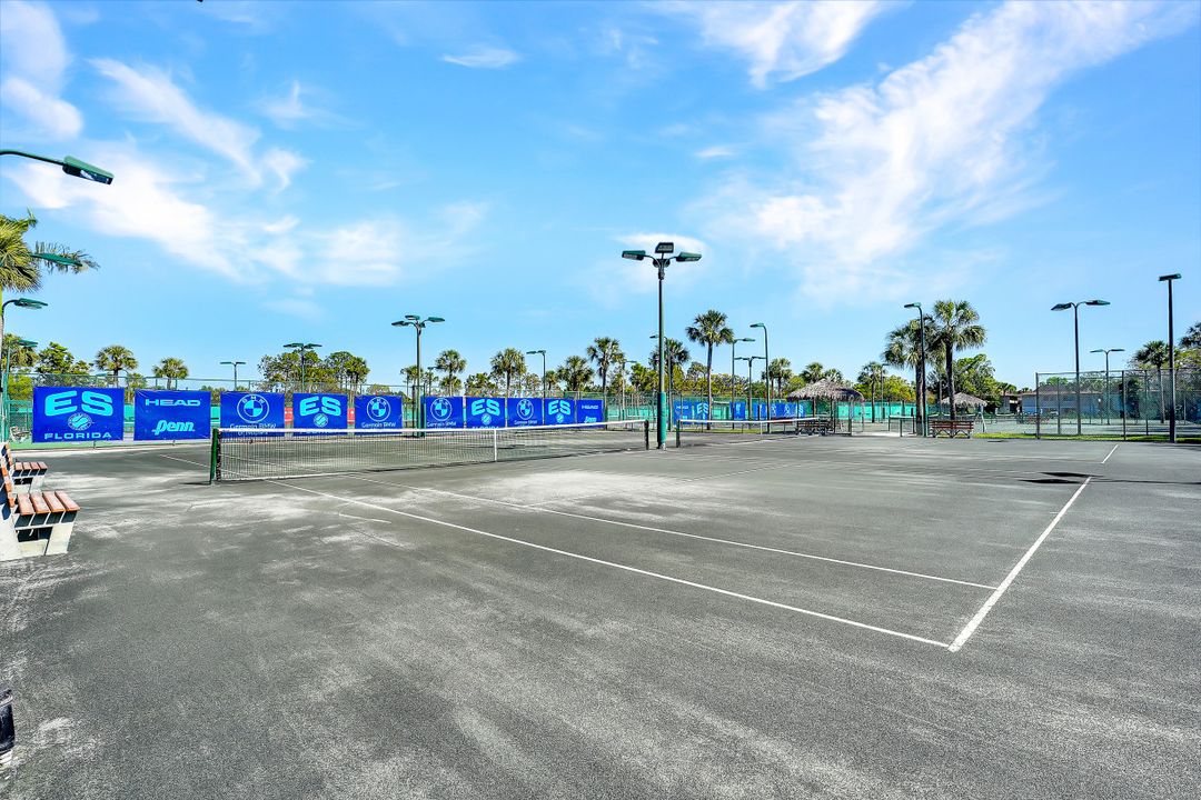 1617 Spoonbill Ln, Naples, FL 34105