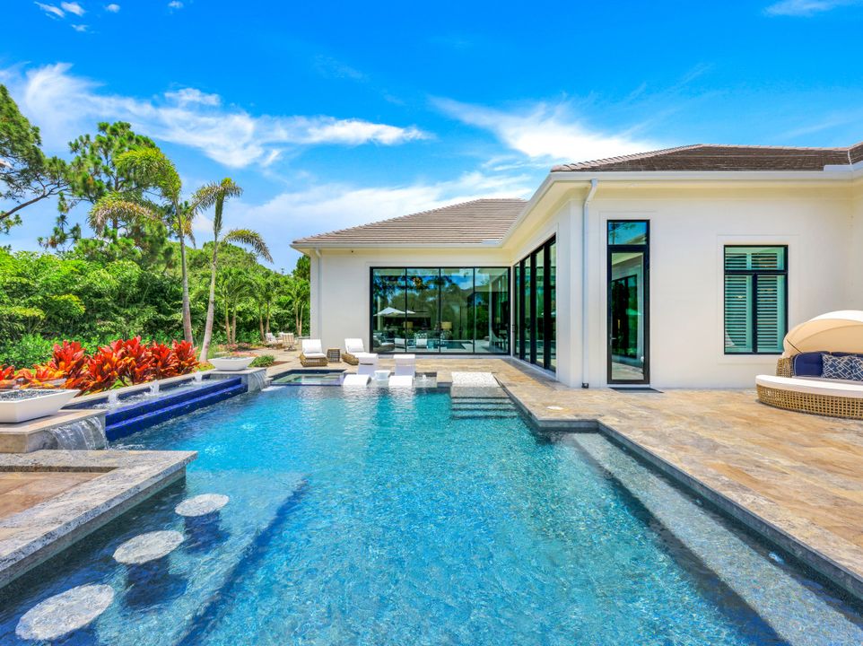 359 Warwick Way, Naples, FL 34110