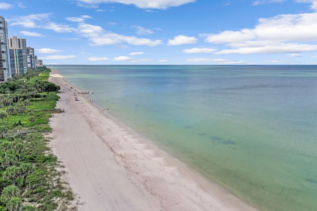 50 Seagate Dr #104, Naples, FL 34103