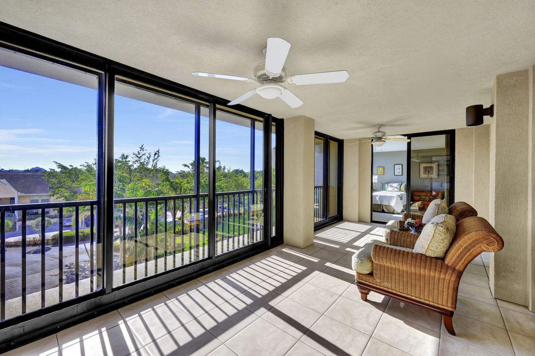 5601 Turtle Bay Dr #203, Naples, FL 34108