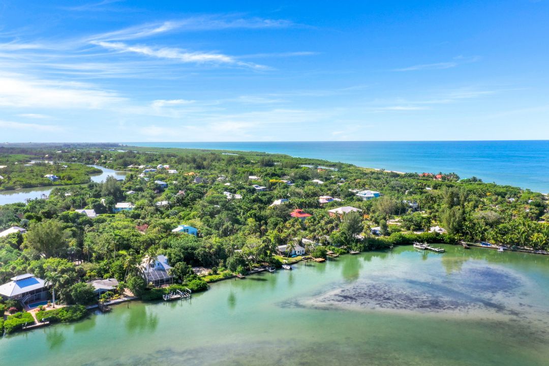 2562 Coconut Dr, Sanibel, FL 33957