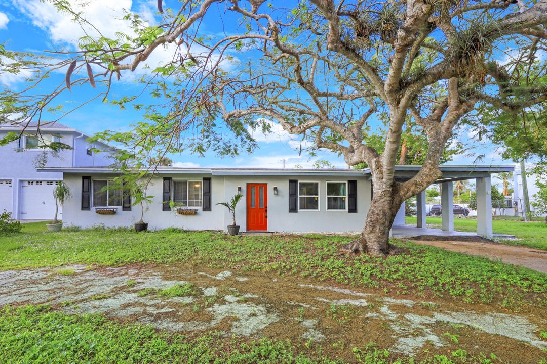 3575 Thomasson Dr, Naples, FL 34112