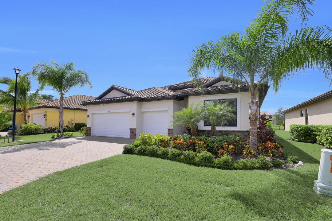 4580 Tamarind Way, Naples, FL 34119