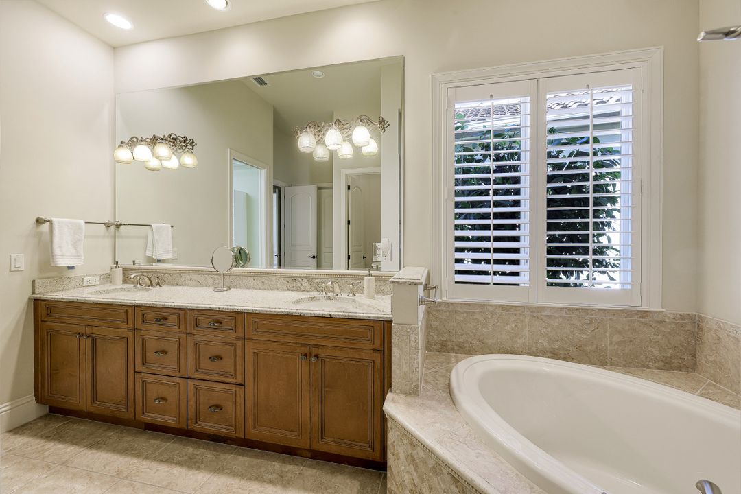 10590 Via Milano Dr, Miromar Lakes, FL 33913