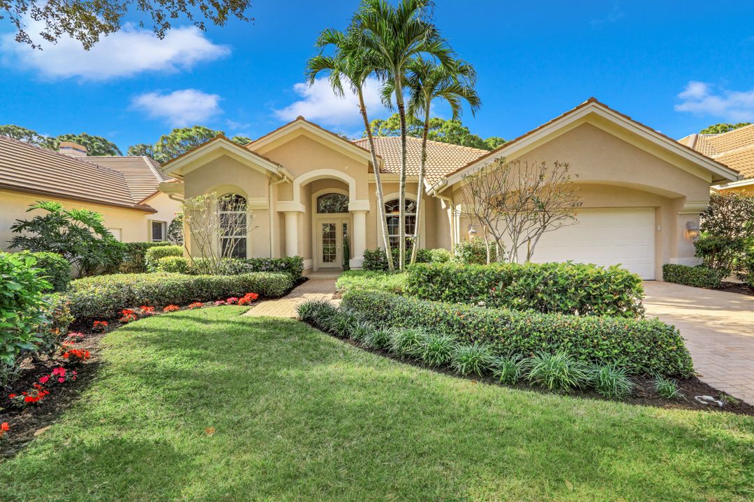 237 Charleston Ct, Naples, FL 34110