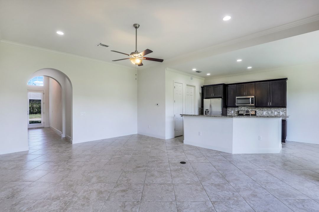 9106 Limestone Ln, Naples, FL 34120