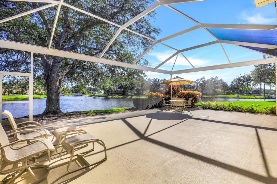 5500 Freeport Ln, Naples, FL 34119