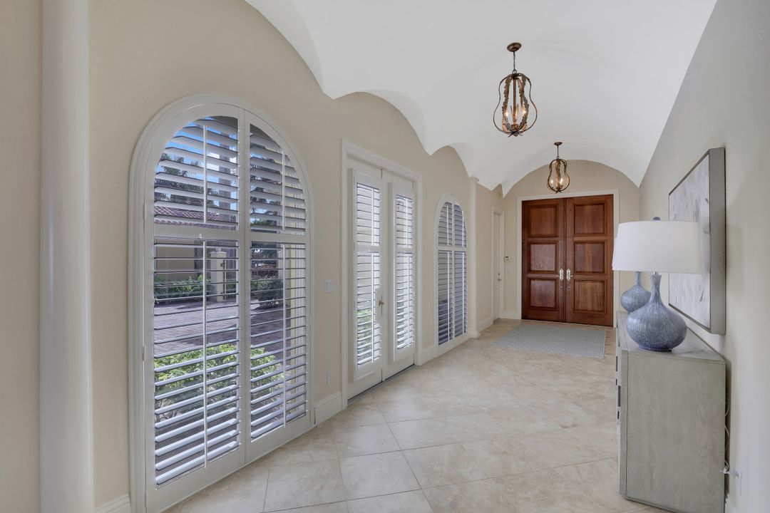 8560 Bellagio Dr, Naples, FL 34114