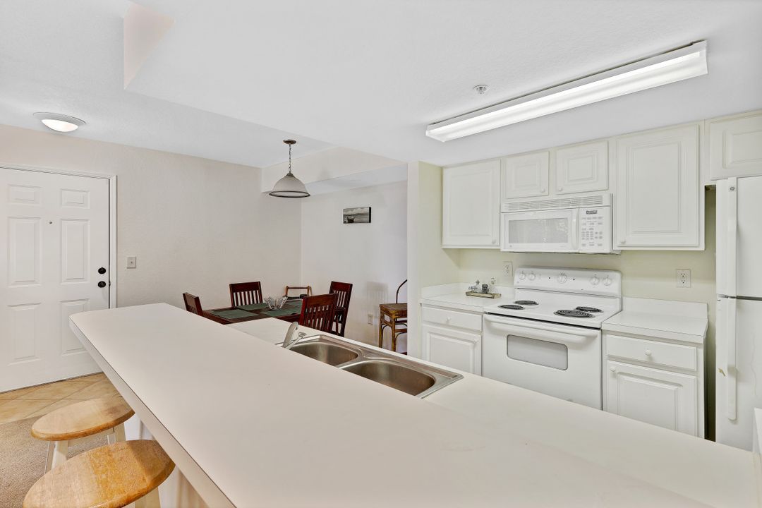 4122 Residence Drive #102, Fort Myers, FL 33901