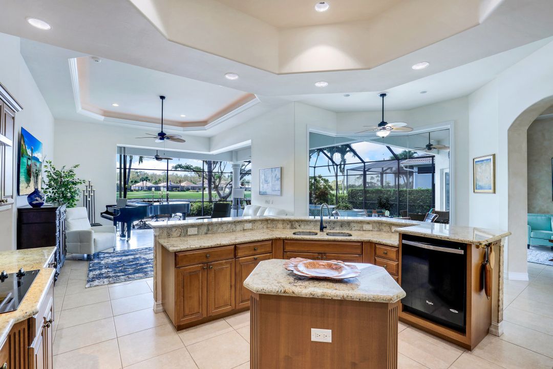 5958 Amberwood Dr, Naples, FL 34110