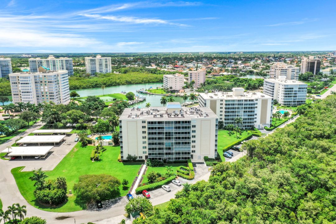 5 Bluebill Ave #210, Naples, FL 34108