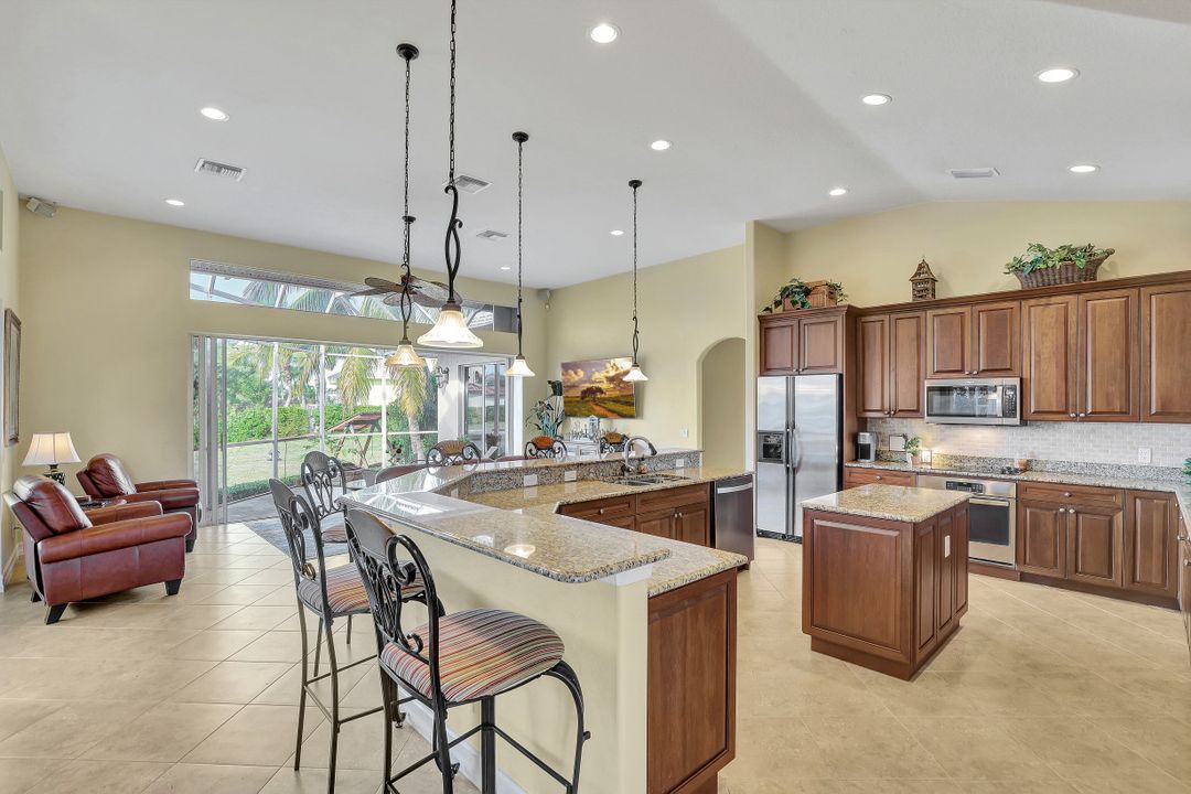 138 S Bahama Ave, Marco Island, FL 34145