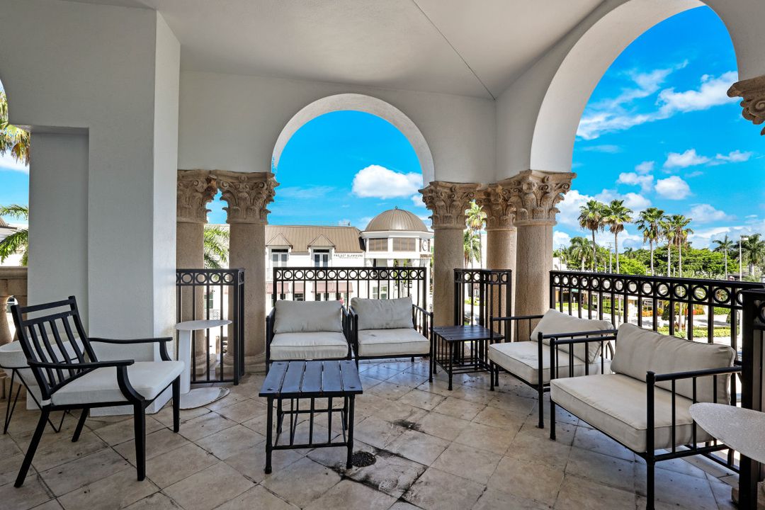 900 5th Ave S #303, Naples, FL 34102