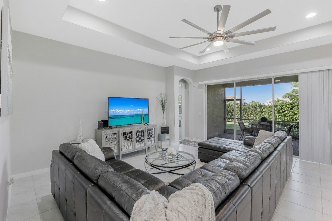 3001 Sunset Pointe Cir, Cape Coral, FL 33914