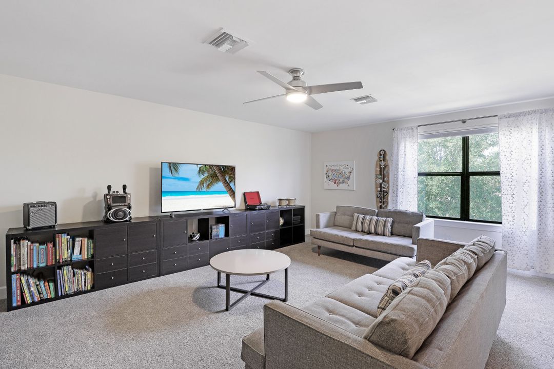 16083 Camden Lakes Cir, Naples, FL 34110