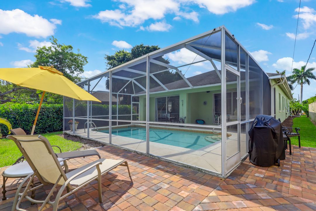 557 96th Ave N, Naples, FL 34108