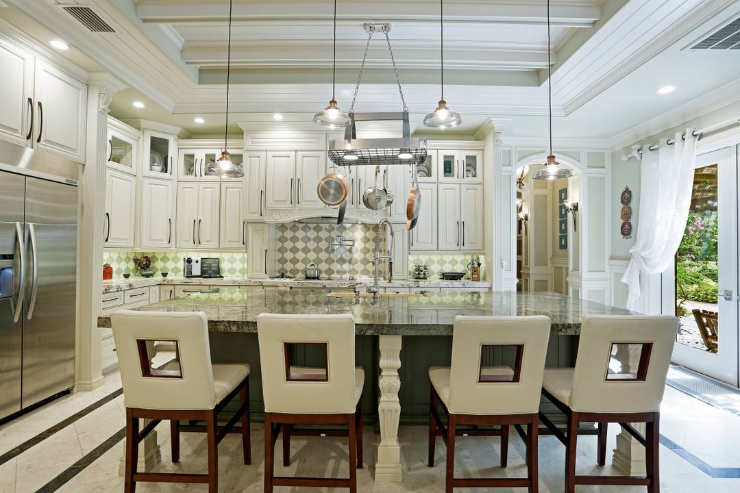 5610 Bur Oaks Ln, Naples, FL 34119