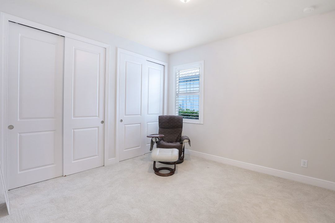 9003 Redonda Dr, Naples, FL 34114