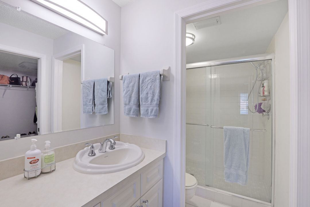 5792 Deauville Cir, Naples, FL 34112