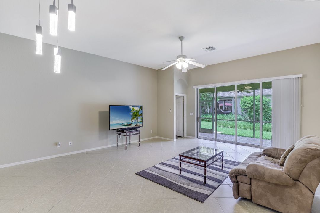 8546 Silk Oak Ln, Naples, FL 34119