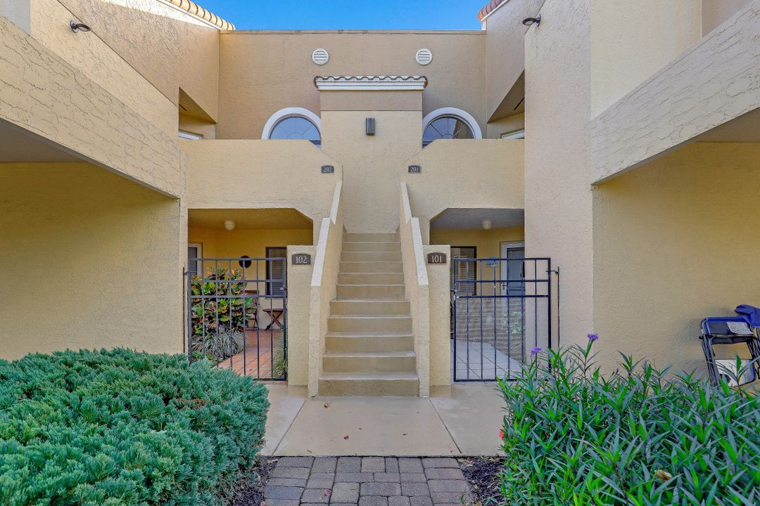 571 Beachwalk Cir #101, Naples, FL 34108