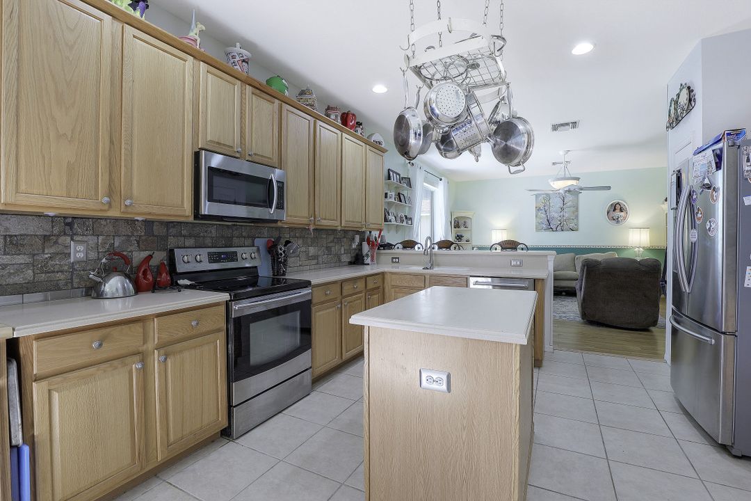 8752 Fawn Ridge Dr, Fort Myers, FL 33912