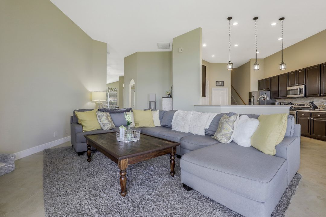 2198 Grove Dr, Naples, FL 34120