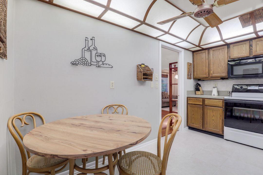 814 93rd Ave N, Naples, FL 34108