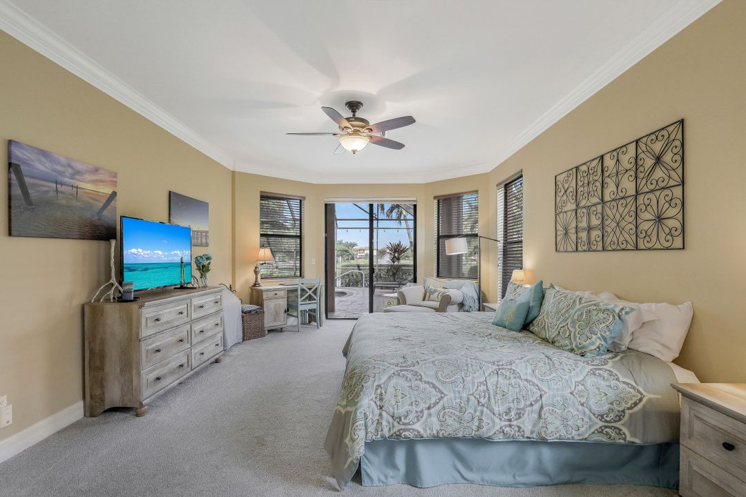 8945 Tropical Ct, Fort Myers, FL 33908