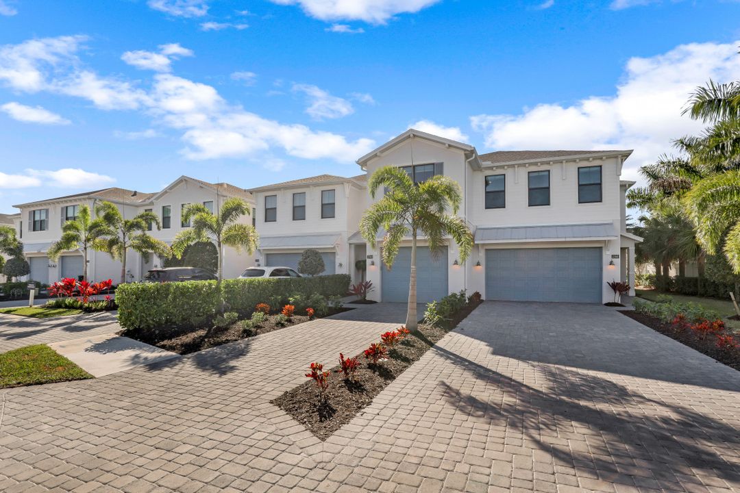 12944 Pembroke Dr, Naples, FL 34105