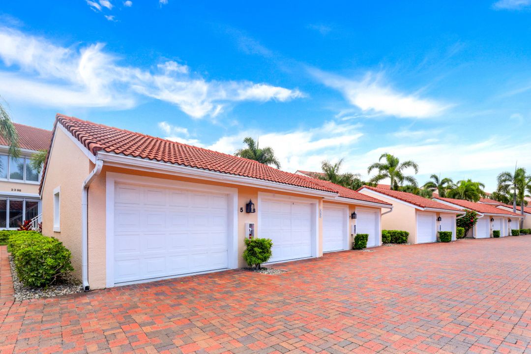 2395 Hidden Lake Dr #8, Naples, FL 34112