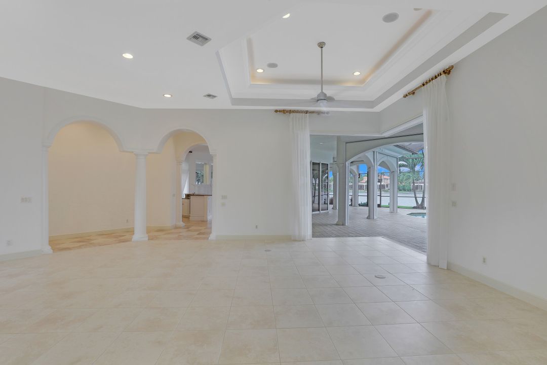 18561 Verona Lago Dr, Miromar Lakes, FL 33913