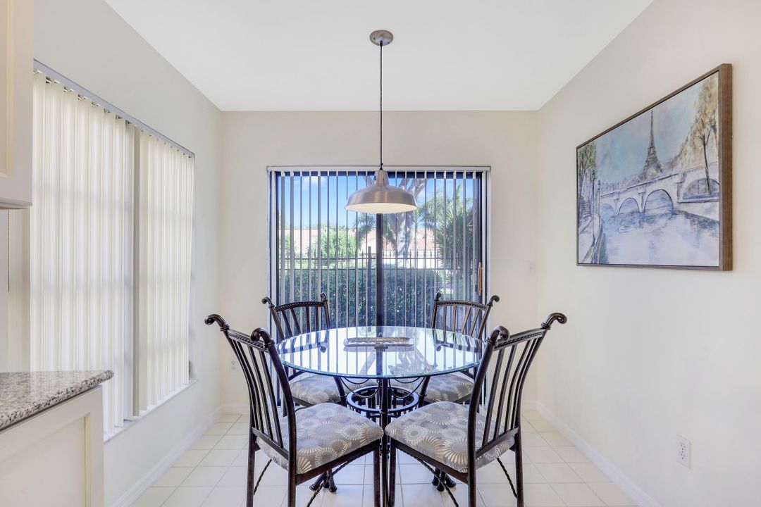 547 Beachwalk Cir, Naples, FL 34108
