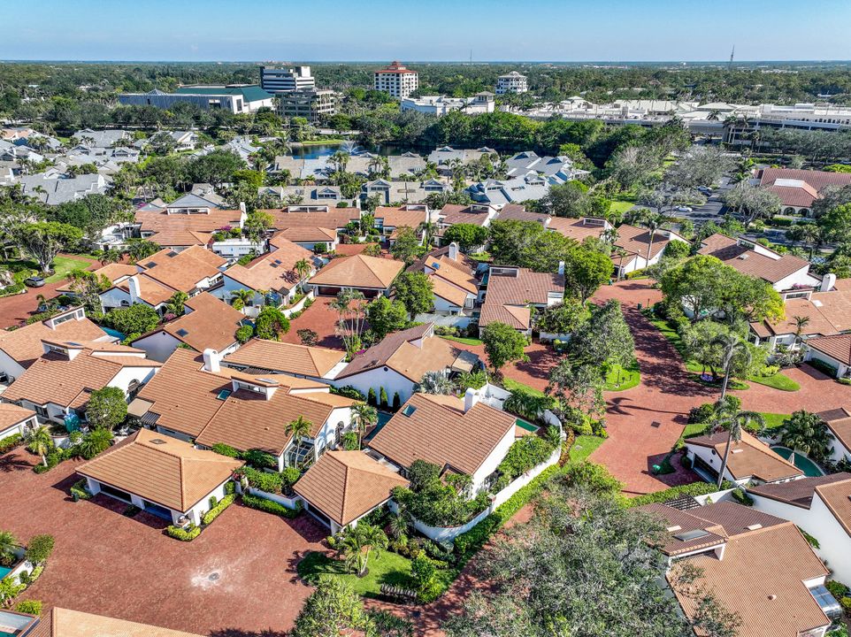 543 Bay Villas Ln, Naples, FL 34108