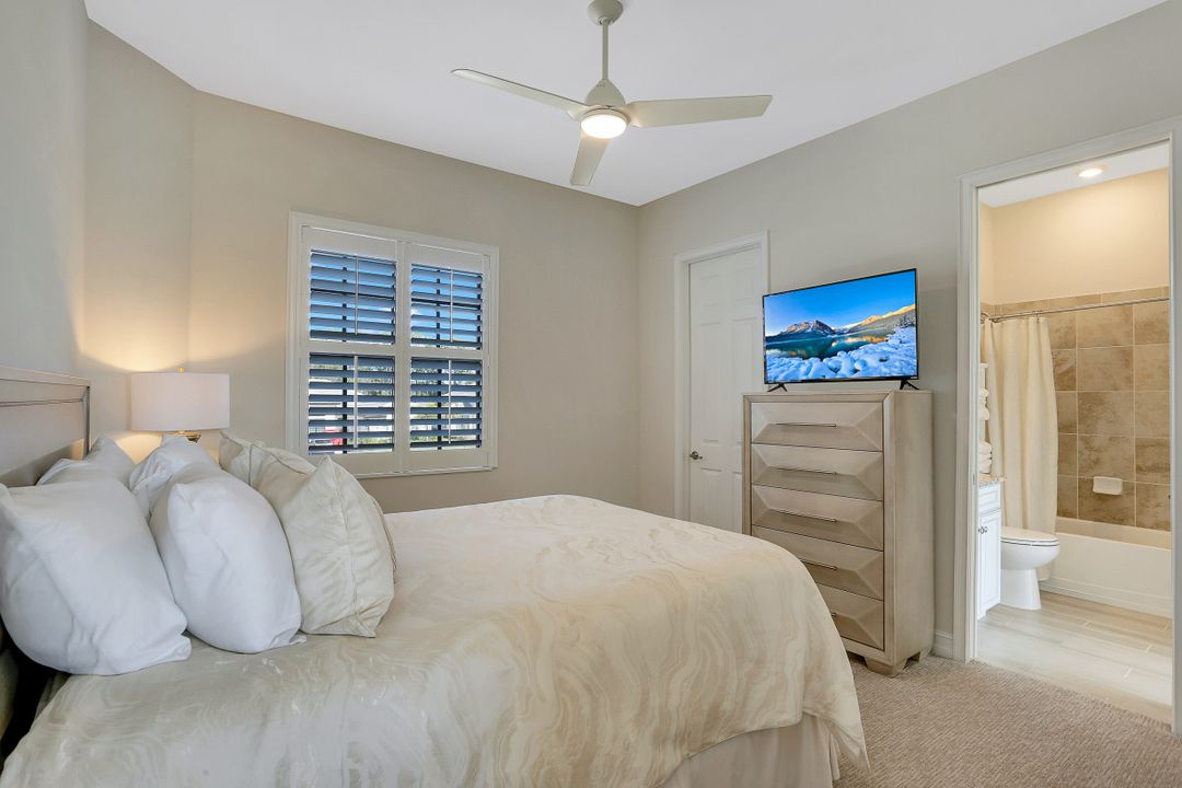 2296 Somerset Pl, Naples, FL 34120