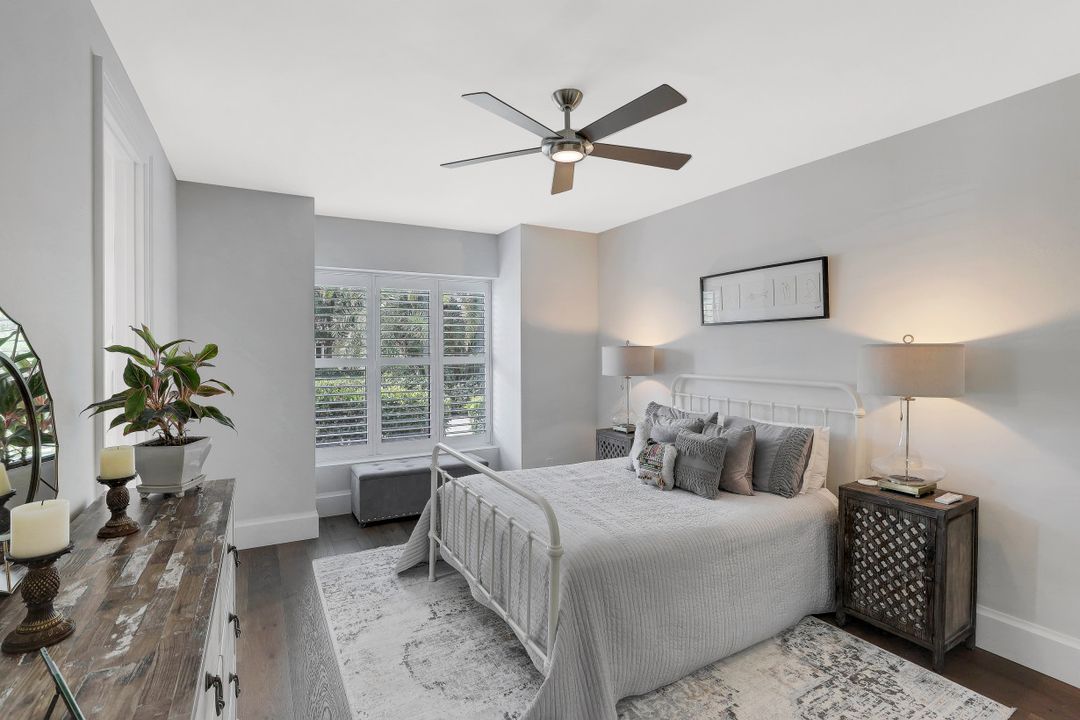 4501 Silver Fox Dr, Naples, FL 34119