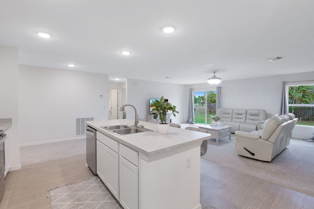 329 NE 13th Terrace, Cape Coral, FL 33909