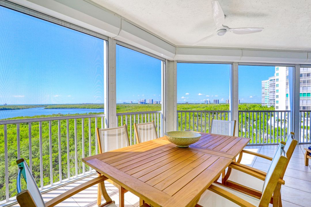 295 Grande Way #404, Naples, FL 34110