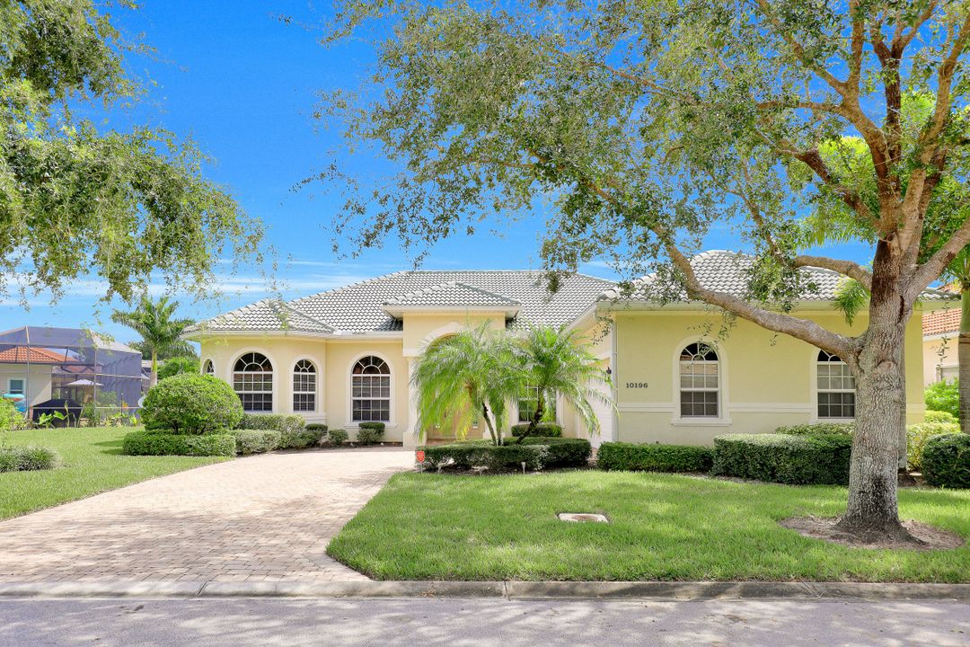 10196 Avonleigh Dr, Bonita Springs, FL 34135