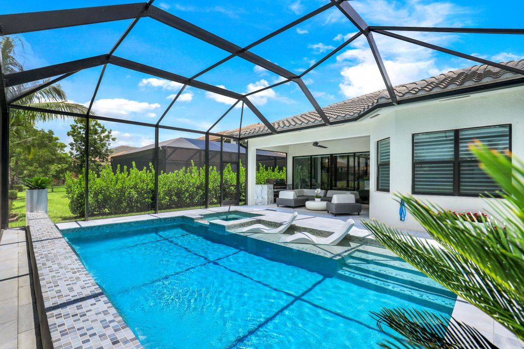 4448 Aurora St, Naples, FL 34119