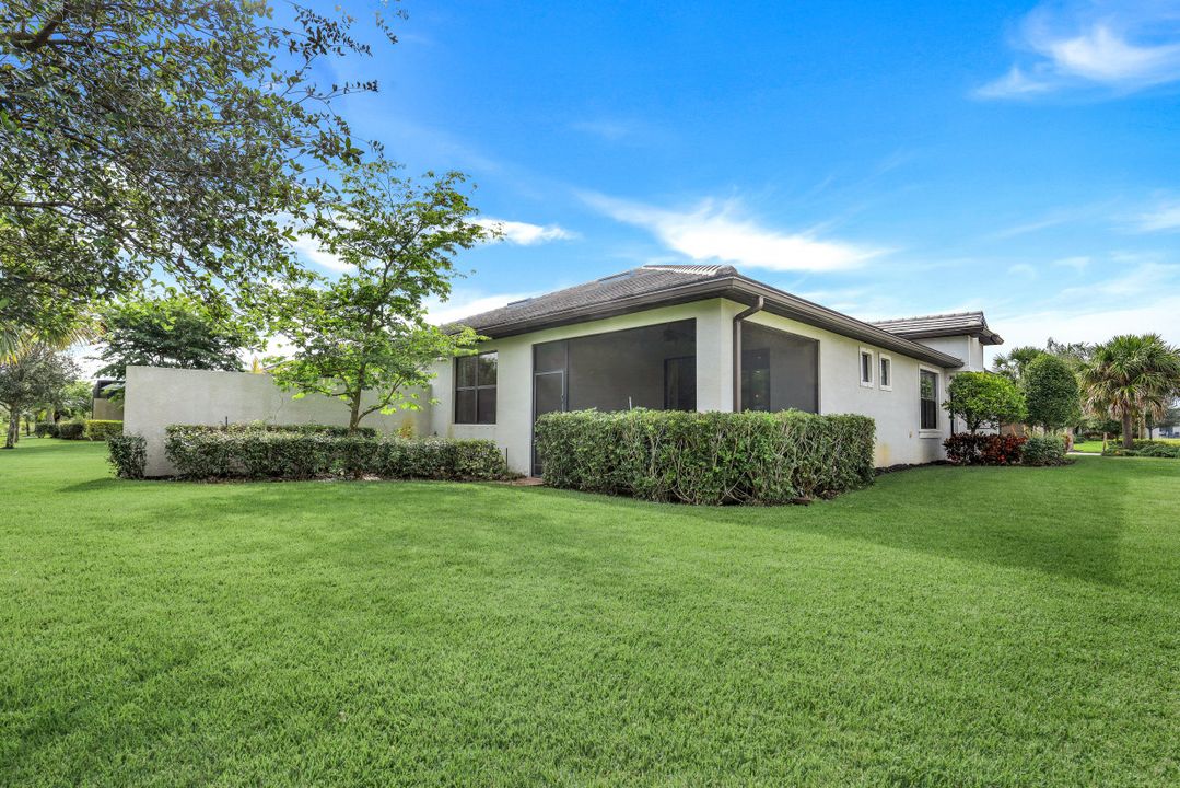 7594 Jacaranda Ln, Naples, FL 34114