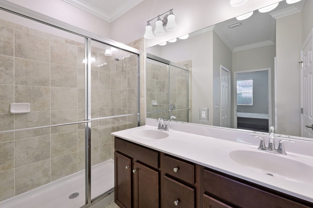 2727 Blossom Wy, Naples, FL 34120