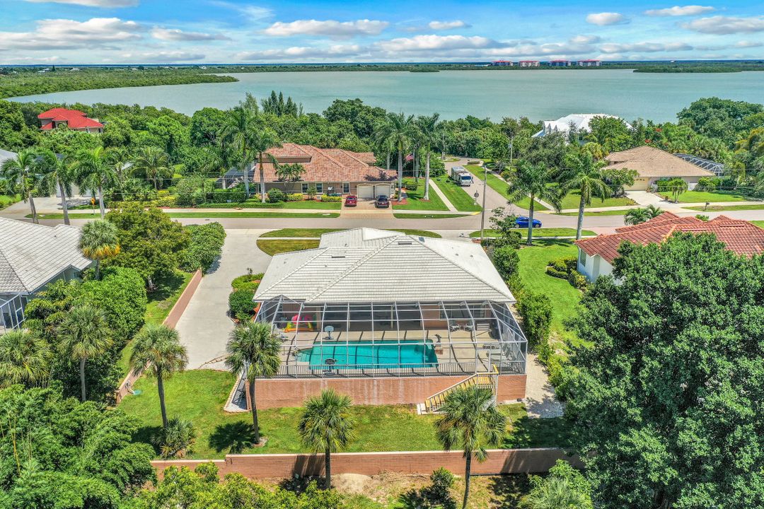 550 Inlet Dr, Marco Island, FL 34145