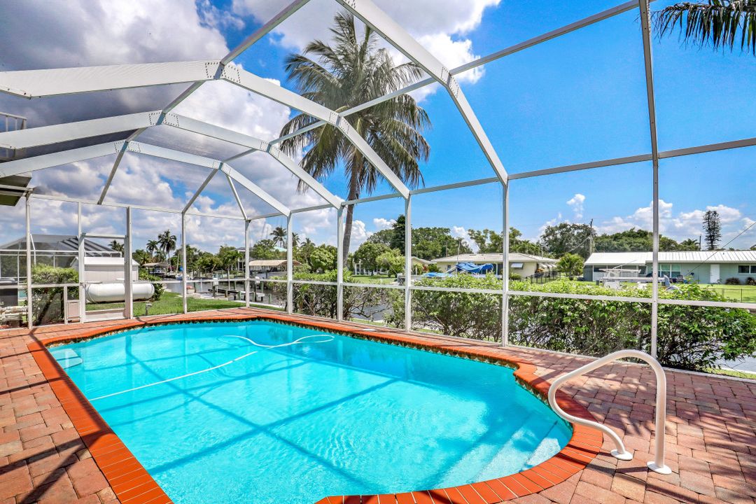 5267 Tiffany Ct, Cape Coral, FL 33904