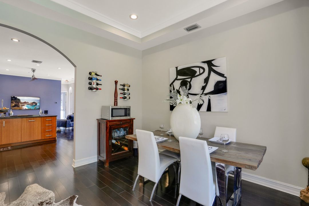 2892 Coco Lakes Pl, Naples, FL 34105