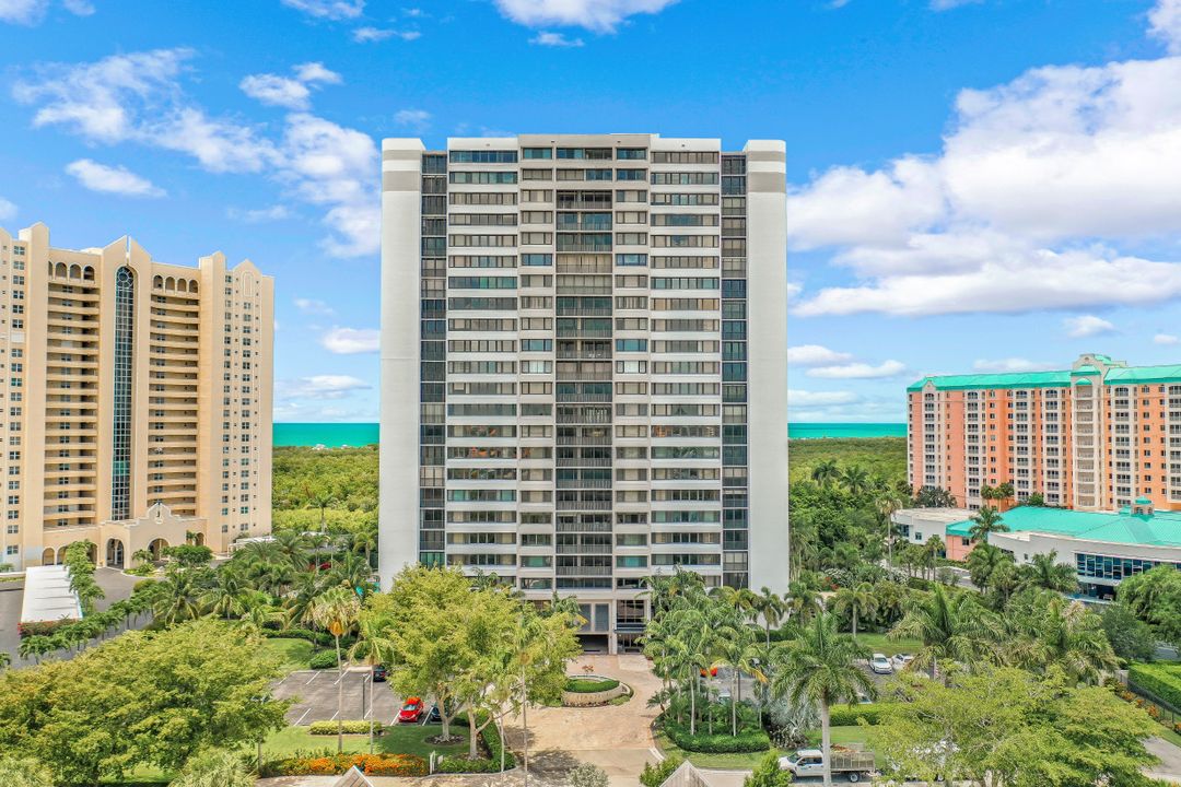 5601 Turtle Bay Dr, Naples, FL 34108