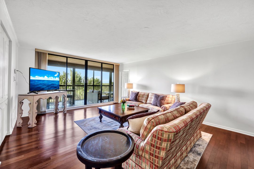 6075 Pelican Bay Blvd #406, Naples, FL 34108