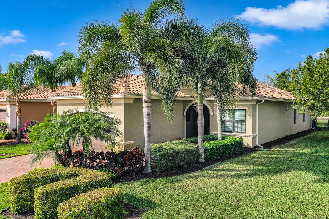 3370 Baltic Dr, Naples, FL 34119
